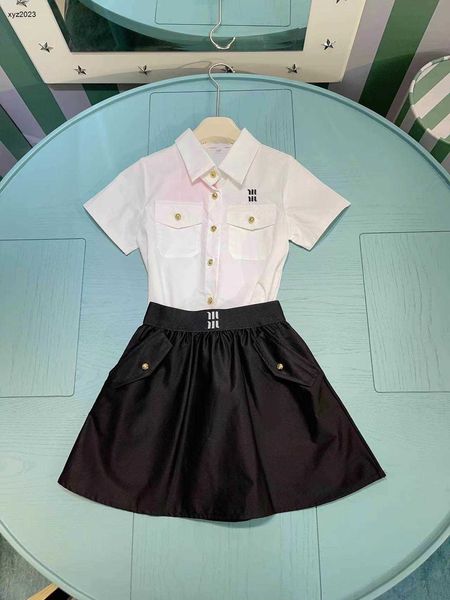 Fashion Baby Tracksuit High Quality Girls Dress Suit Kids Designer Clothes Taille 90-150 cm Col de collier et jupe courte noire 24april