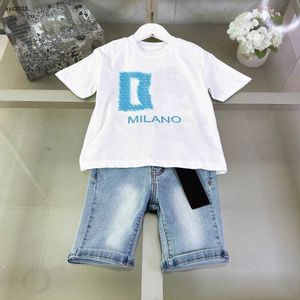 Fashion Baby Tracksuits Summer Boys Boys Set Kids Designer Clothes Taille 100-150 cm Logo T-shirt imprimé et short en denim 24april
