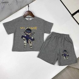 Fashion Baby Tracksuits Summer Boys Set Kids Designer Clothes Taille 90-150 cm Patché d'astronaute Imprimé T-shirt et shorts 24.