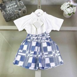 Fashion Baby Tracksuits Summer Kids Designer Clothes Taille 100-160 cm T-shirt à cou rond plié et shorts imprimés à carreaux 24APril