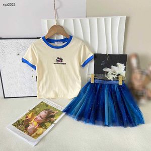 Fashion Baby Tracksuit Summer Kids Designer Vêtements Taille 100-150 cm T-shirt d'ours en peluche en peluche et jupe en dentelle bleue colorée