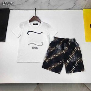 Fashion Baby Track Summer Suits Summer Diseñador Diseñador Tamaño 100-150 cm Camiseta de impresión de letras coloridas Shorts de patrón de logotipo 24 abril