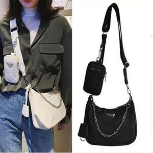 Sac de mode Nylon Pochette Fourre-tout Voyage Luxurys Portefeuilles Designers Classic Re-Edition Sacs Lady Femmes Crossbody Hobo Épaule Purse282H