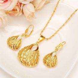 Ensemble de boucles d'oreilles et pendentif pour sac à la mode, cadeau de fête pour femmes, collier et boucles d'oreilles remplis d'or massif fin jaune 24k, ensembles de bijoux 2551