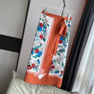 modeband lente en zomer rok met bloemenprint