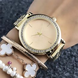 Fashionband horloges Women Lady Girl Big Letters Crystal Style Metal Steel Band Quartz Pols Watch M67254R