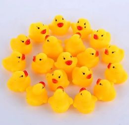 Moda baño agua pato juguete bebé pequeño pato juguete Mini patos de goma amarillos niños natación playa regalos 460Q