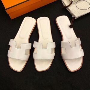 10a diseñadores de lujo de alta calidad Sandalias de cuero de cuero Moda de moda Sliders de playa Tamaño 35-46 con caja zapatos casuales para hombres comodidad 2024 nuevo deslizamiento de verano al aire libre mula de viaje