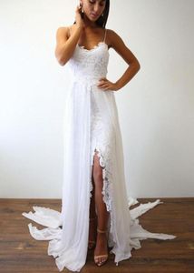 Robes de mariée d'été de la plage de la plage Bridal Spaghtti Stracles Slit Lace Mariffon White Court Train Country Designer Wedding Dres2115395