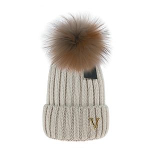 Mode Bonnet Cap Hommes Designer Seau Chapeaux Nouvelle Mode Femmes Dames Chaud Hiver Bonnet Grande Fausse Fourrure Bobble Chapeau En Plein Air V06