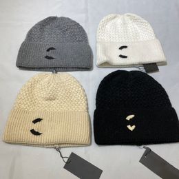 Bonnets de mode Designer Bonnet d'hiver Hommes Femmes Chapeaux tricotés Automne Casquette de laine Lettre Unisexe Chapeau de crâne chaud