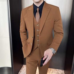 Automne New Men's Suit en deux pièces Version coréenne de Business Leisure Color Couleur simple Suisse à ajustement mince Q231225