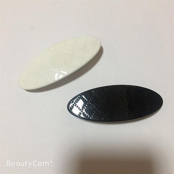 Pinza para el cabello de malla ovalada acrílica en blanco y negro a la moda, horquilla estilo C, clips de una palabra para damas, artículos delicados favoritos, tocado ac317z