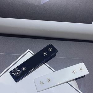 Mode noir et blanc acrylique étoile perceuse à eau lettre pinces à cheveux pince à cheveux épingle à cheveux bijoux de couvre-chef populaires dans les pays européens et américains