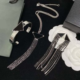 Fashion Black Dangle Kroonluchter Oorbellen, kettingen, armbanden, Kristal, Zilver, email, driehoeken, designer oorbellen, Mode Dames sieraden, feesten, banketten, geschenken