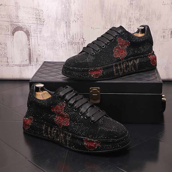 Moda Black Red Rhinestone Designer Shoes Sneakers Sneakers Low Top Lace Up Round Toe Flat Heel Men zapatos casuales Zapatillas Hombre