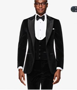 Mode Black Velvet Groom Tuxedos Peak Lapel Groomsman Wedding 3 Piece Suit Mode Hommes Business Prom Jacket Blazer (Veste + Pantalon + Cravate + Gilet)