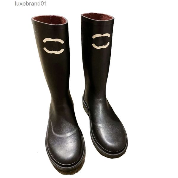 Bottes noires à la mode pour femmes, chaussures de styliste à semelle fine, demi-pluie, nouvelle collection 2022, 1111