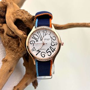 Mode lumière bleue luxe Quartz Tiktok diffusion en direct bracelet en nylon décontracté avec diamant petite montre pour femme