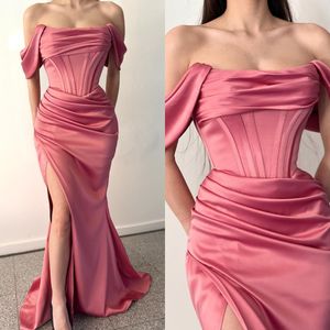 mode blozen roze galajurken off-shoulder avondjurken plooien gleuf formele rode loper lange speciale gelegenheid feestjurk