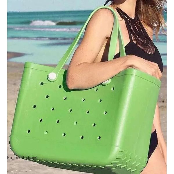 Moda Bogg Bolsa Bolsas de hombro Grandes impermeables EVA suave Organizador perforado Verano Parque acuático Mar Almacenamiento Tote Bolsos Diseñador de lujo Monederos Mujeres Stocks 847