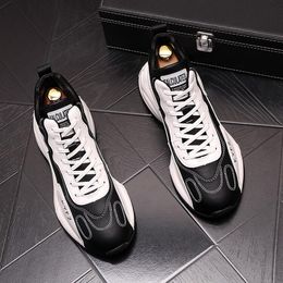 Bottes de mode Men Sneakers Nouveaux lacets décontractés extérieurs Low Brand Chaussures de marche confortables 18051