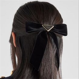 Mode Bow Barrettes Designer Femmes Filles Velours Épingle À Cheveux Mignon Doux Pinces À Cheveux De Luxe Barrettes Classique Lettre Épingle À Cheveux Bijoux De Cheveux Cadeaux