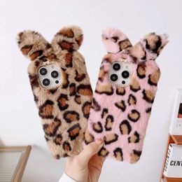 Cas de fourrure de léopard d'arc de mode pour iPhone 15 14 Pro Max 13 12 11 XR XS X 8 7 I15 Bling Diamond Véritable cheveux de lapin mignon Bowknot doux TPU Animal moelleux belle couverture arrière de téléphone