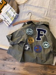 Fashion Boys Girls Letter Borduurwerk Patch Trench Coat Kids Rapel Single Breasted Long Sleeve Outwear Children Casual Cargo Jacket S1095