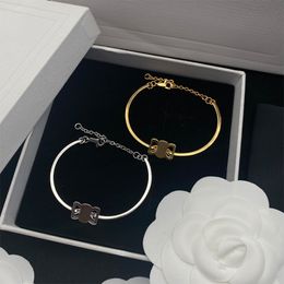 Fashion Bracelet 2 kleuren Elegant Charm Chain armbanden Classic Gaat nooit uit de stijl van de stijl Speciaal ontwerp van toepassing op iedereen