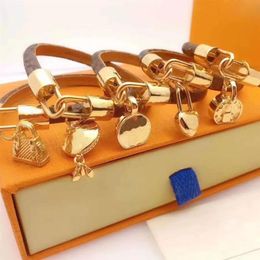 Bracelet de mode classique Flat Brown Girl Brand Designer Bangles Metal Lock Head Charm Bracelets Femmes High Classic Leather 18K GOL290E