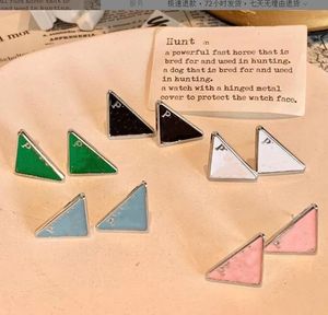 Marca de moda alfabeto triángulo invertido logo Stud alfabeto euroamericano 925 anillo de oreja de plata accesorios de joyería fina pareja regalos para el hogar