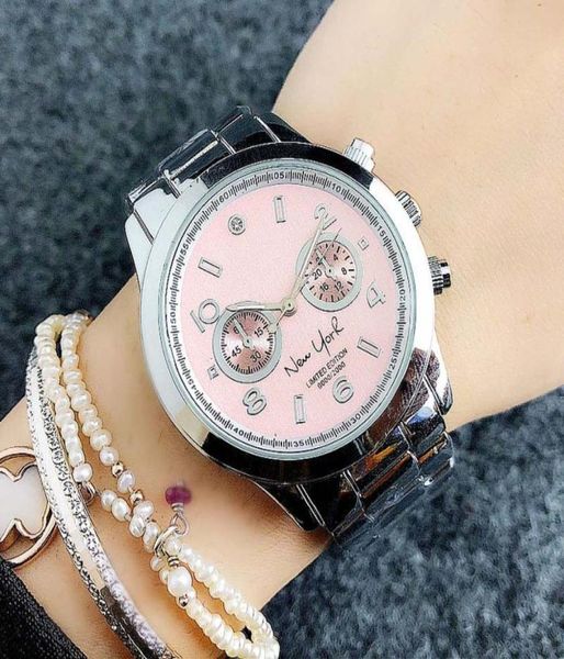 Marque de mode Beautiful Women039s Girl New York Letters Style Dial Metal Steel Band Quartz Wrist Watch M61129425556