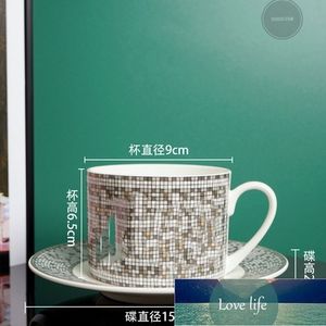 Fashion Brand Bone China Coffee Tup Tupt European Small Top Luxury Afternoon Thé ensemble de café exquis Ensembles de gros en gros