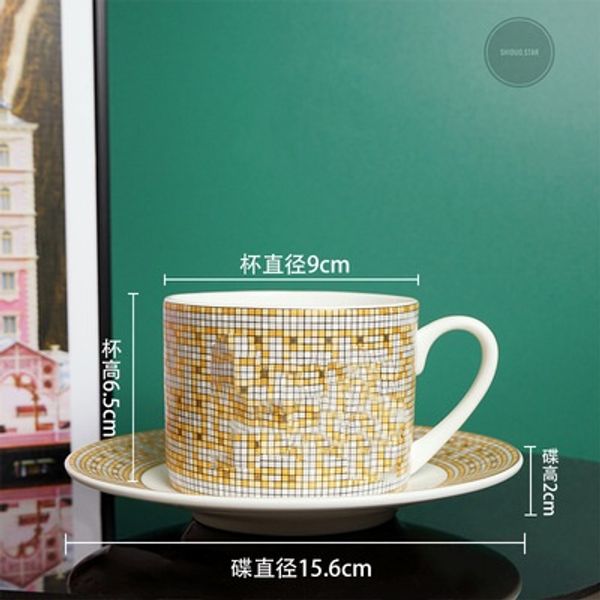 Brand de mode Bone China Coffee Tup Tupt European Small haut de gamme Luxe de luxe Luxury L'après-midi ensemble de café exquis Ensembles en gros en gros