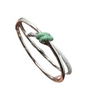 Bracelet de la marque de mode nœud nouveau produit incrusté de Green Diamond V Gold Fashion Design Advanced Personality Butterfly Corde enveloppée XR12