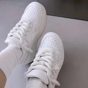 Marque de mode Chaussures décontractées hommes Femmes Couple Running Designer Trainers Sneakers 1 pour un blanc noir fuchsia Vente de qualité supérieure en cuir