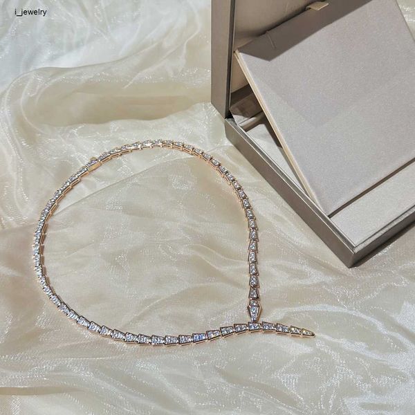 Marca de moda Gargantillas Collar de diseñador para mujer Joyas de diseño con incrustaciones de diamantes en forma de serpiente Incluye caja Regalo preferido