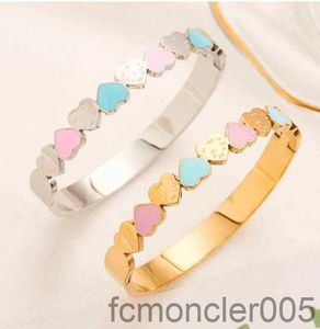 Modemerk ontwerper letters armbanden schattig liefde hart goud plating staiess staal lucky manchet armbanden vrouwen meisjes bruiloftsfeest sieraden cadeau mfea mfea mfea