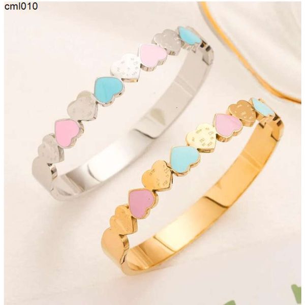 Letras de diseñador de marca de moda Braceletas Cute Corazón de oro Staiess Staiess Stary Table Luck Bangles Mujeres Fiesta de boda Joya Nice regalo