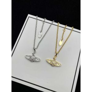 Marque de mode Designer Pendentif Colliers Lettre Viviene Sautoirs De Luxe Femmes Bijoux En Métal Collier De Perles cbijoutier Westwood Pour Femme Chaîne rrt233