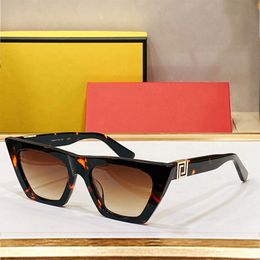 Diseñador de la marca de moda Gafas de sol 0445 Ojo de gato Mujeres Mujer Gradiente Gafas de sol Logo Marco grande playa Grueso luneta carey Tonos con bisagras gafas de sol