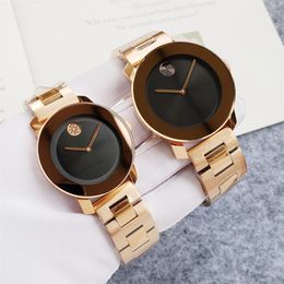 Fashion Brand Mens and Womens Designer Watch 42mm36mm Quartz Movement Watch Luxury et Exquis Couleur de style de style couple