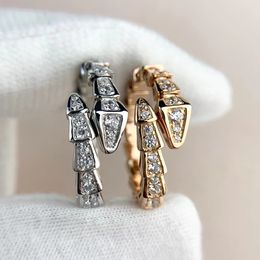Anneaux de marque de mode femmes pleine CZ diamant serpent bague couleur argent couple anneaux titane acier haute poli amant bijoux