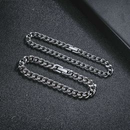 Bracelet à clips simple Bracelet Bracelet Fashion Mens and Womens Personalité Hip Hop Titanium Steel Bracelet Bijoux