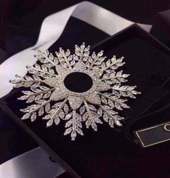 Marque de mode Snowflake Diamond Designer Pin Broches For Lady Women Party Widding Lovers Gift Engagement Bijoux de luxe pour la mariée8836924