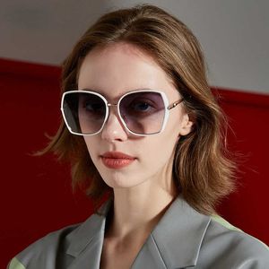 Modemerk Zonnebrillen Luxe ontwerper Zonnebril Anti Ultraviolet met gebrande benen Grote gezicht dunne gepolariseerde zonnebril