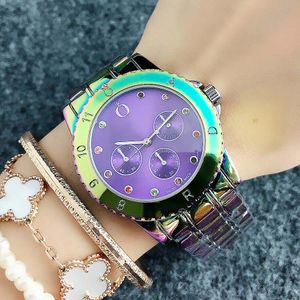 Montre de marque de mode femmes filles style cristal coloré en acier bracelet en métal montres à Quartz P64