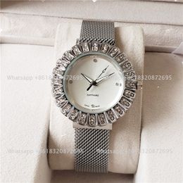 Marque de mode regarde avec logo de luxe Femmes Girl Diamond Style Magnétique Metal Steel Band Quartz Wrist Watch Cha 24
