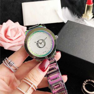 Montres de marque de mode femmes dame fille style coloré en acier bande métallique montre-bracelet à Quartz P82